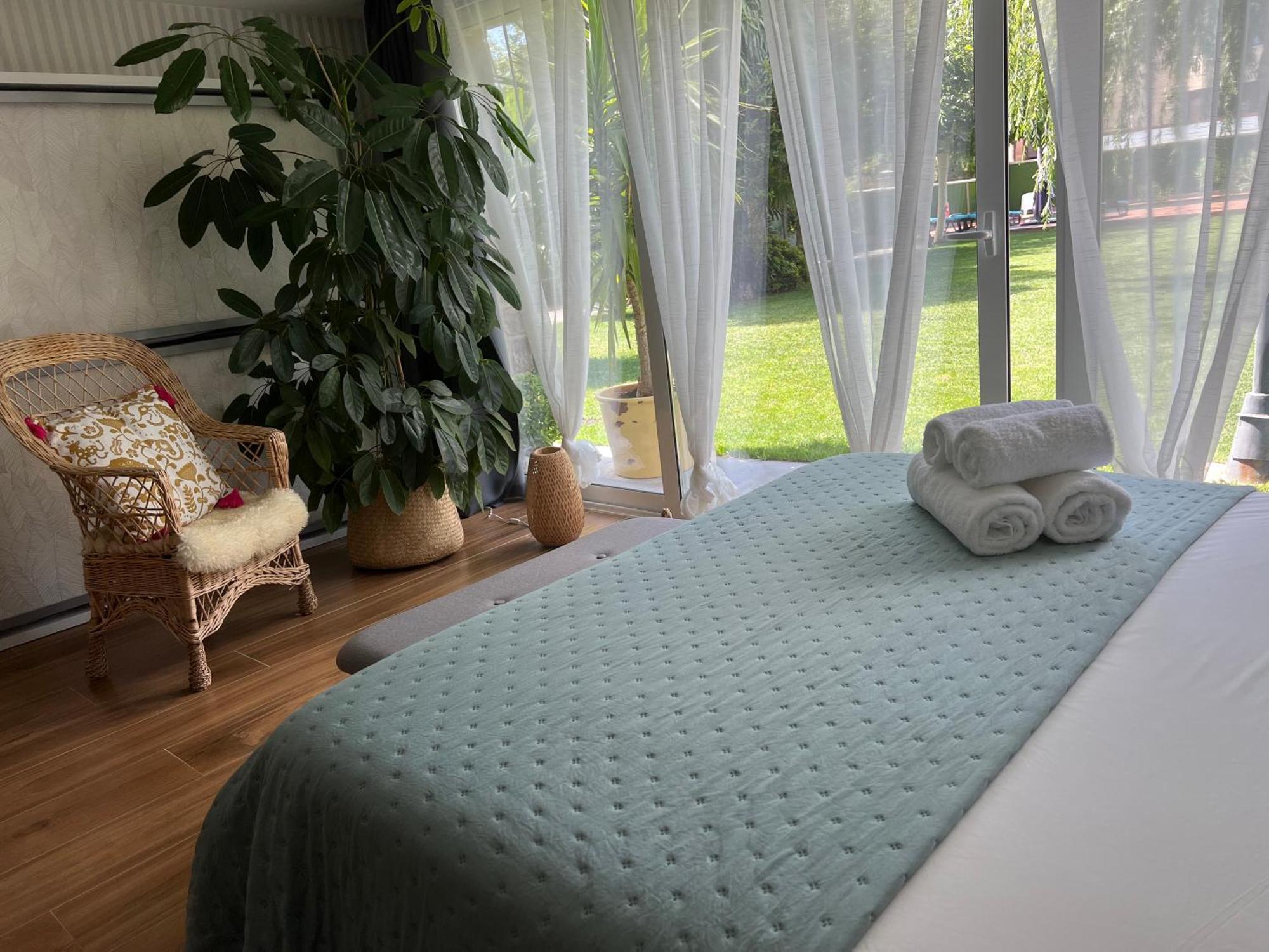 Julia'S Garden Apartment Cuarte de Huerva Bagian luar foto