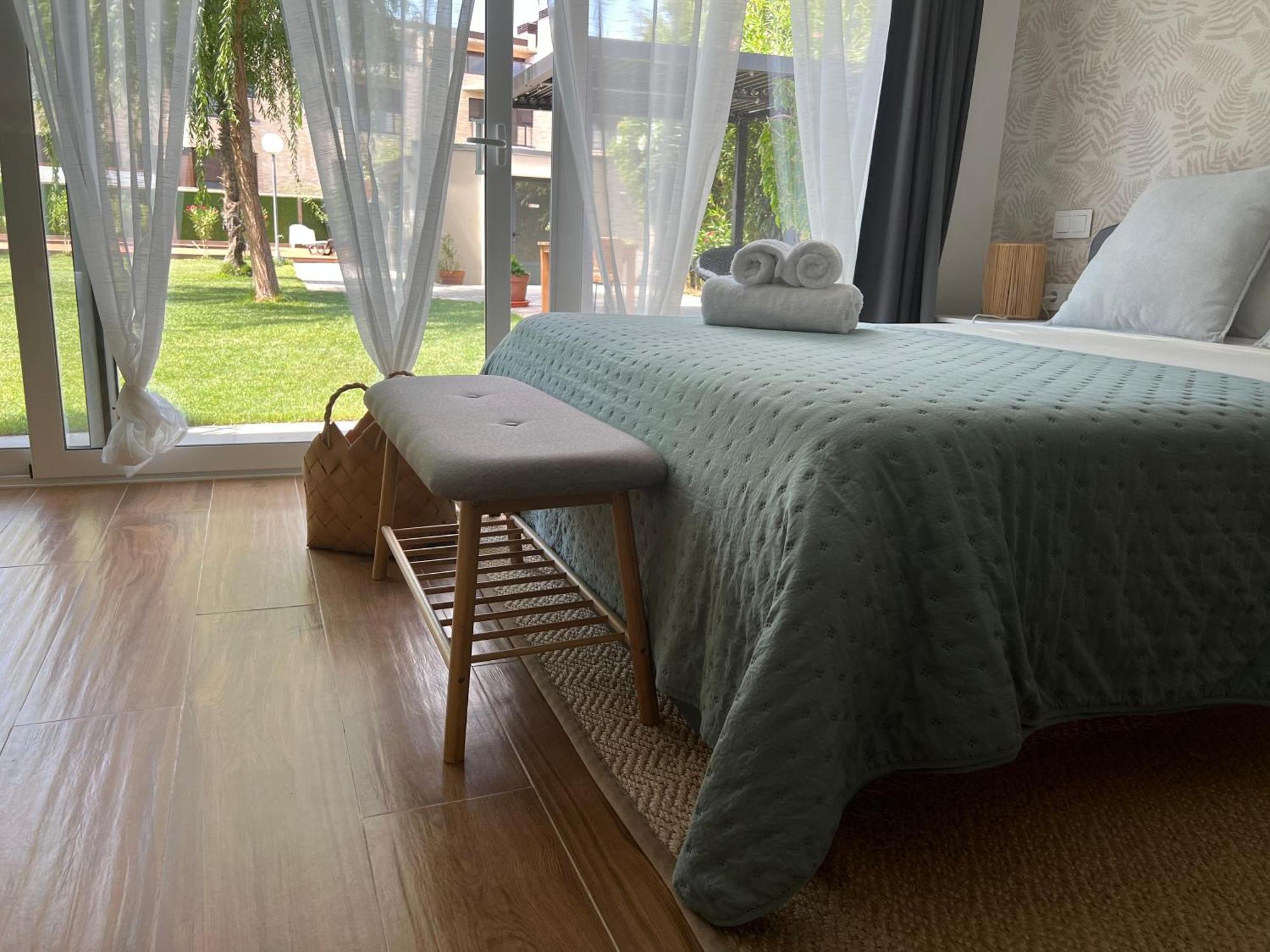 Julia'S Garden Apartment Cuarte de Huerva Bagian luar foto